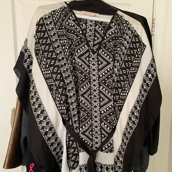 Butterfly Style Blouse with belt - Picture 1 of 3